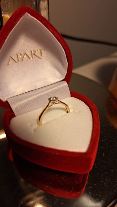 Pierścionek Apart