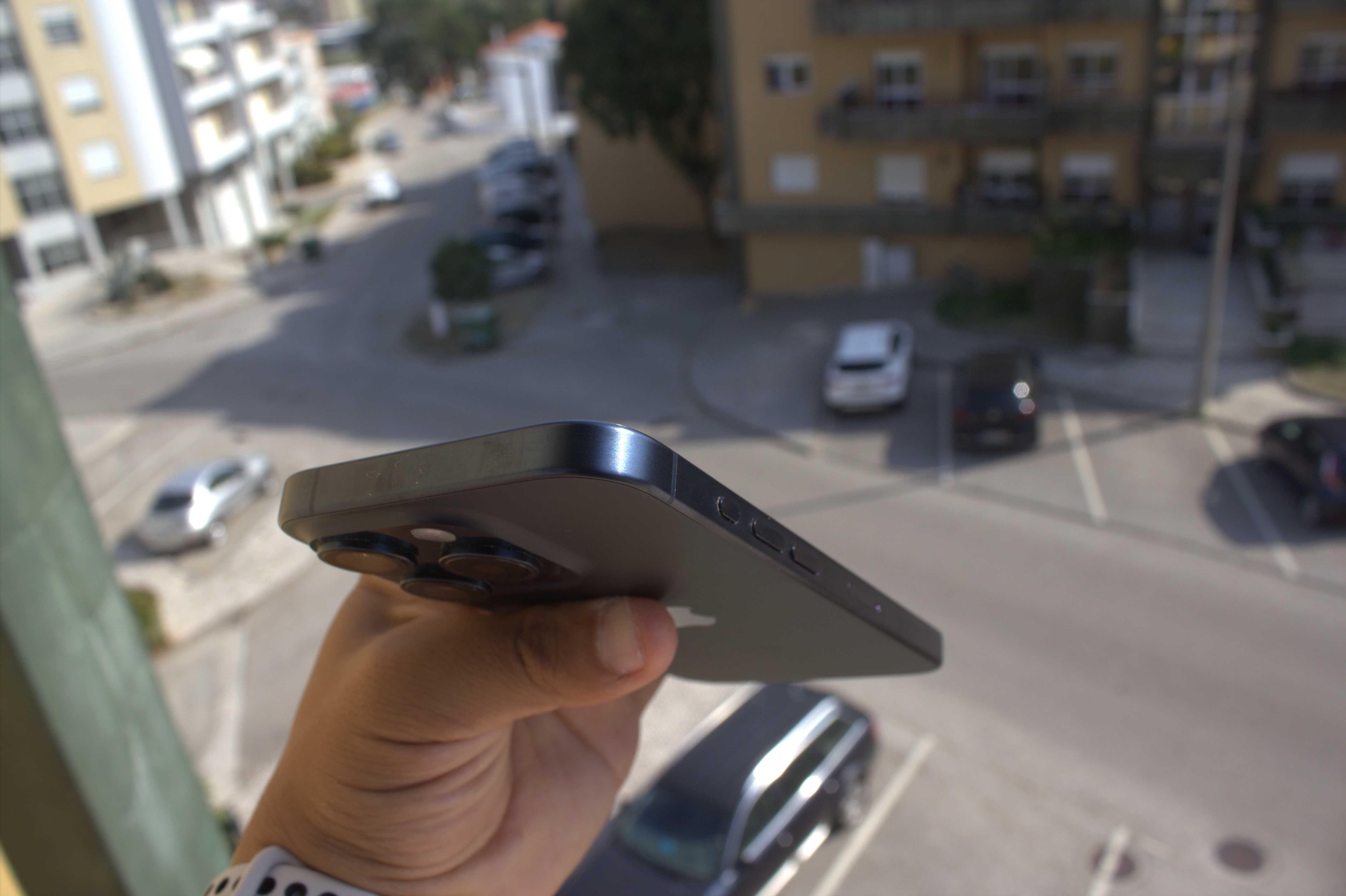 Vendo Iphone 15 Pro 256GB de Cor Azul Titanium com Garantia até 2026