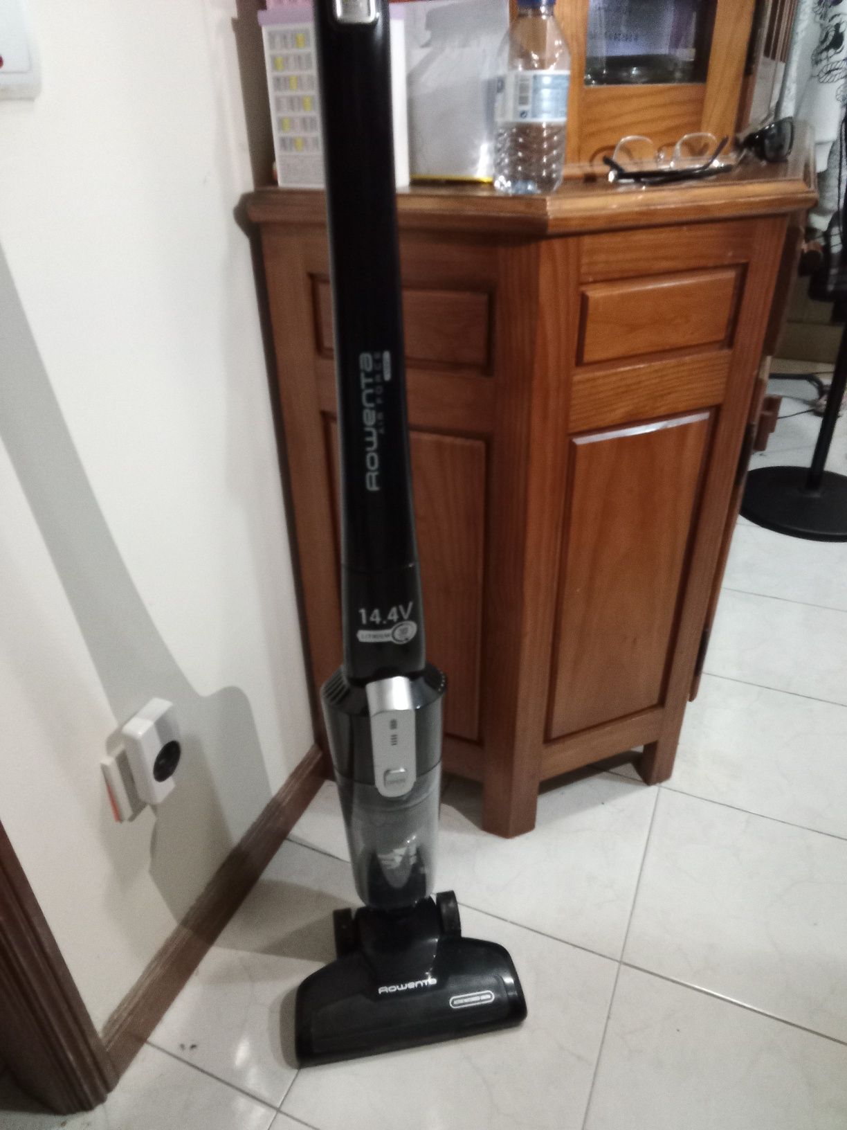 Aspirador sem fios praticamente novo