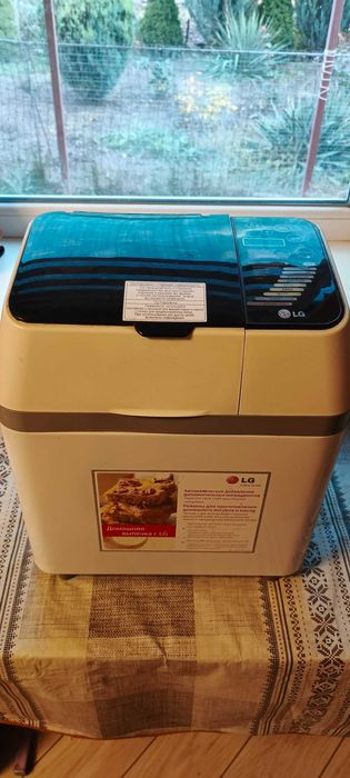 Хлебопечь JG  модель HB-3001BYT