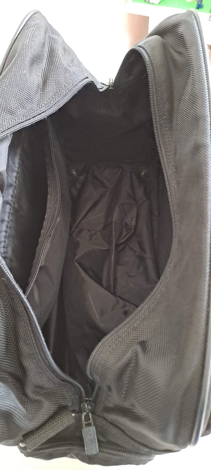 Saco de viagem preta, com bolsa para calçado Reaction Kenneth cole