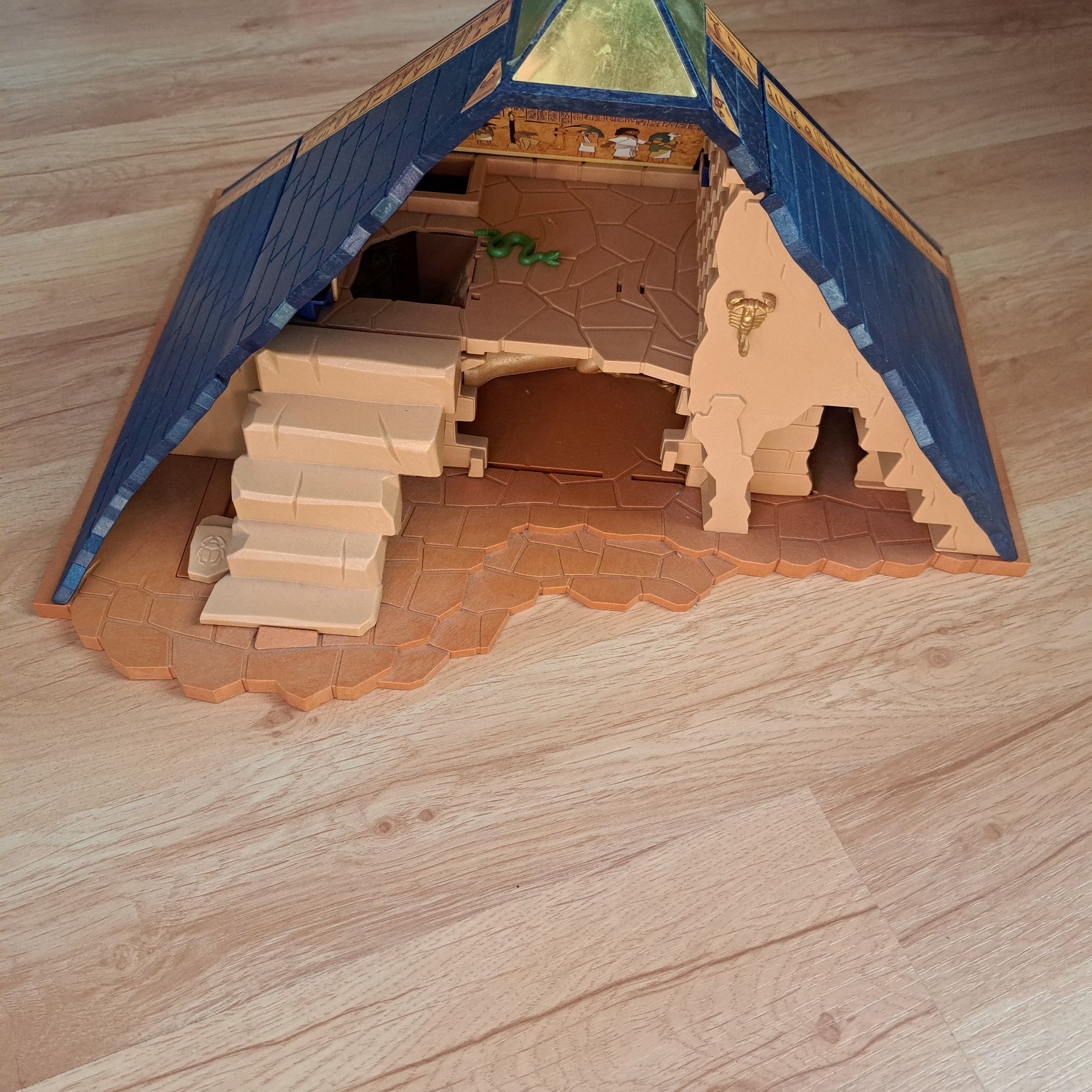 Piramida playmobil history