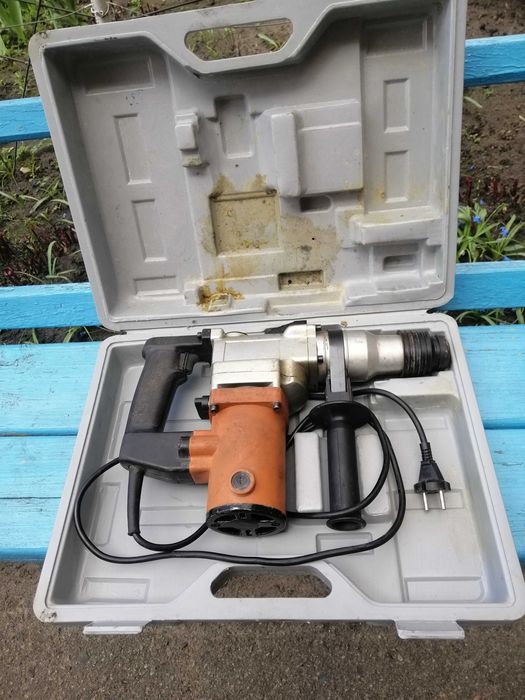 Немецкий перфоратор фирмы ,, T.  I. P . ".