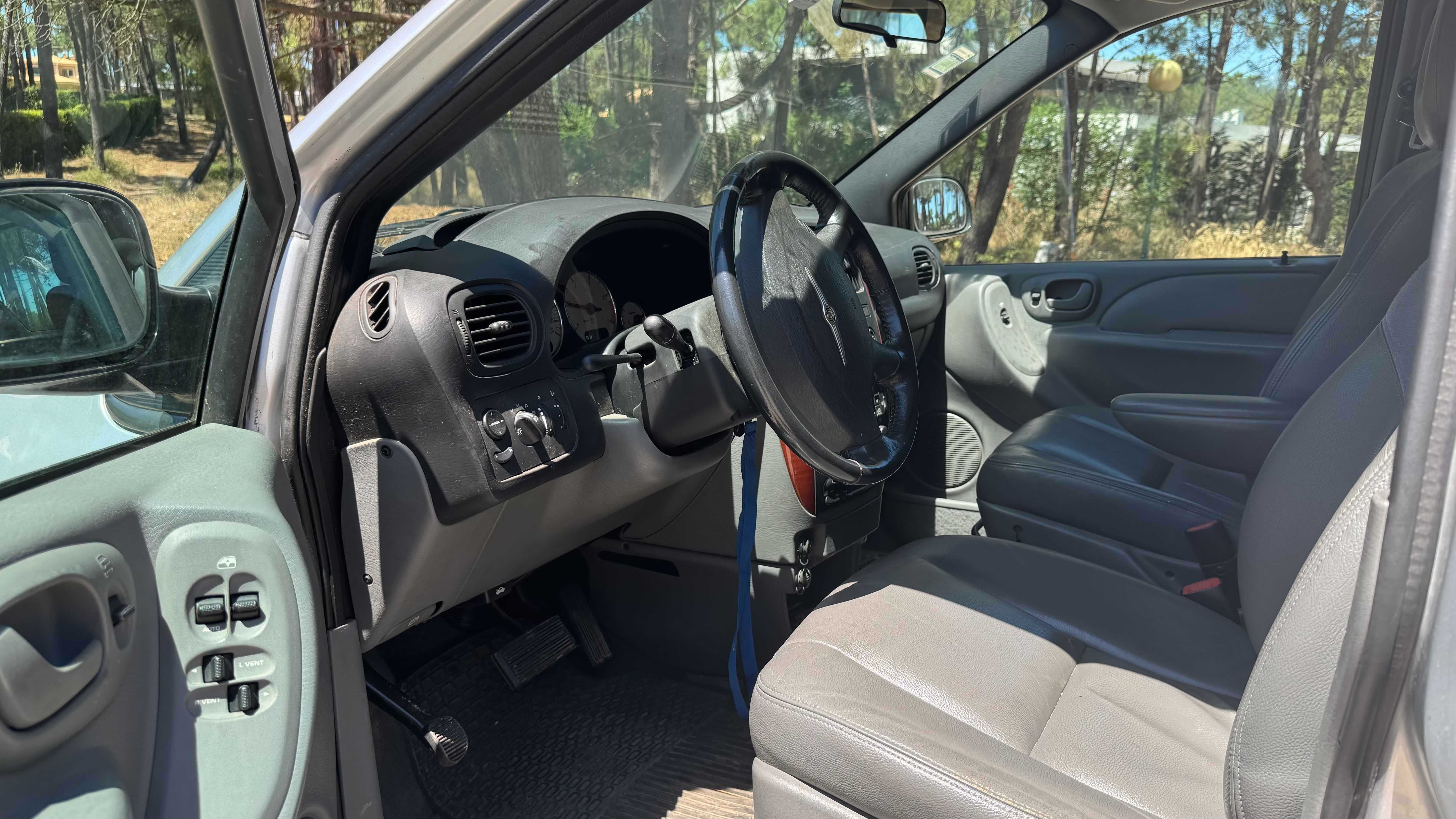 Chrysler Grand Voyager 2.8 CRD • 2004 • 7 lugares • Automático