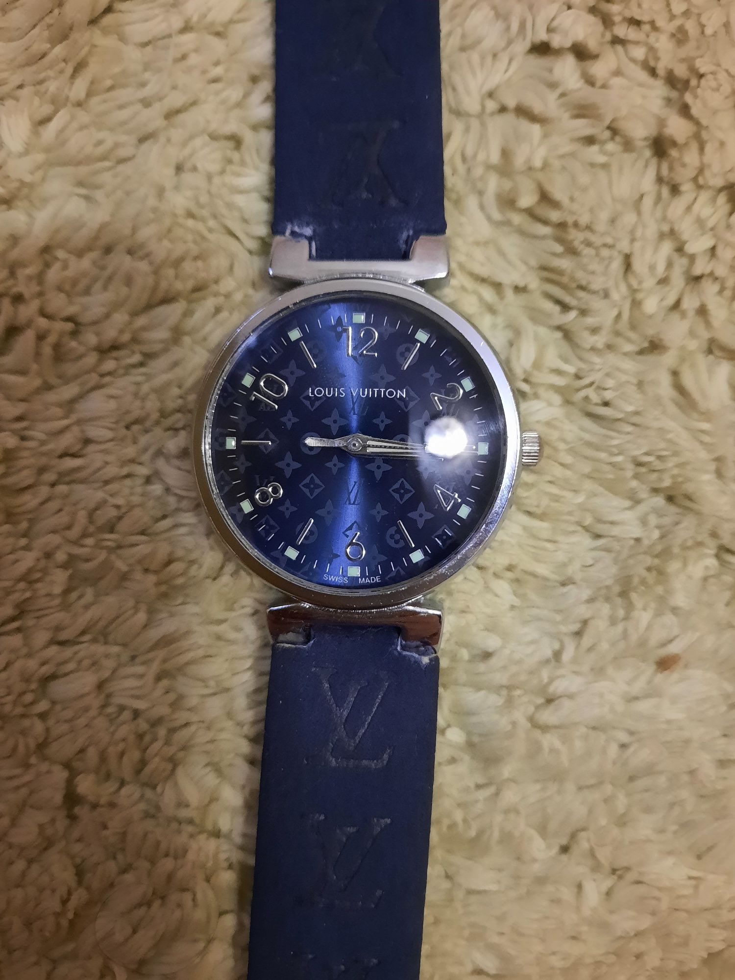 Наручные часы в стиле Louis Vuitton