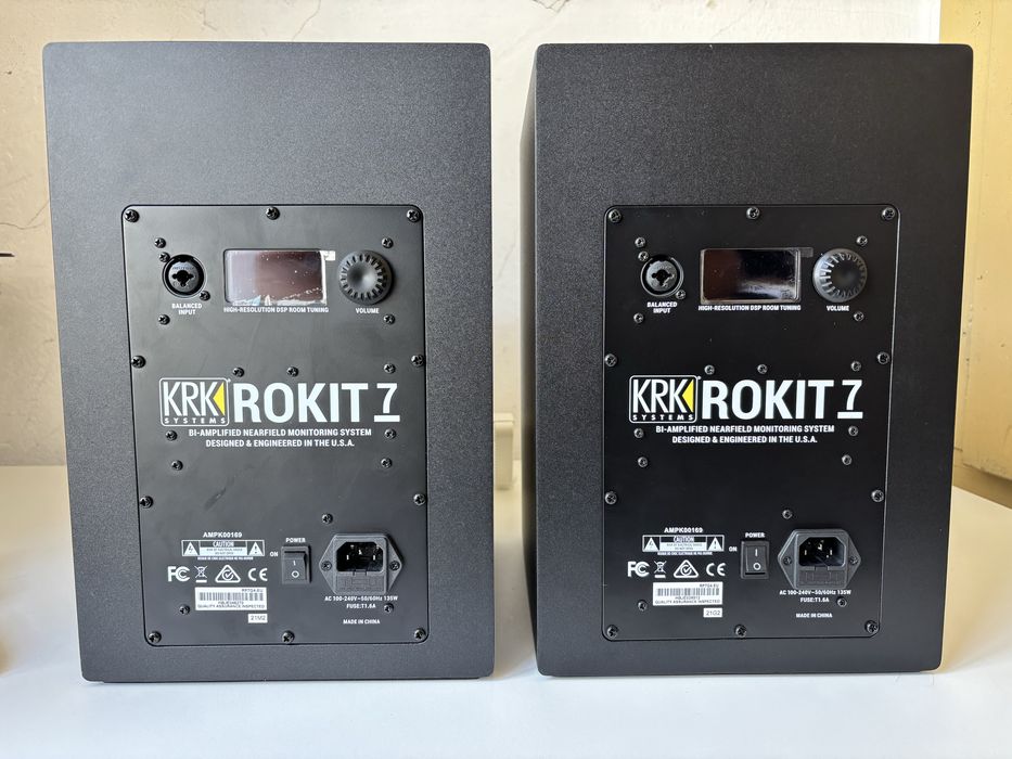 Krk Rokit 7 Gen 4 & suportes de secretaria