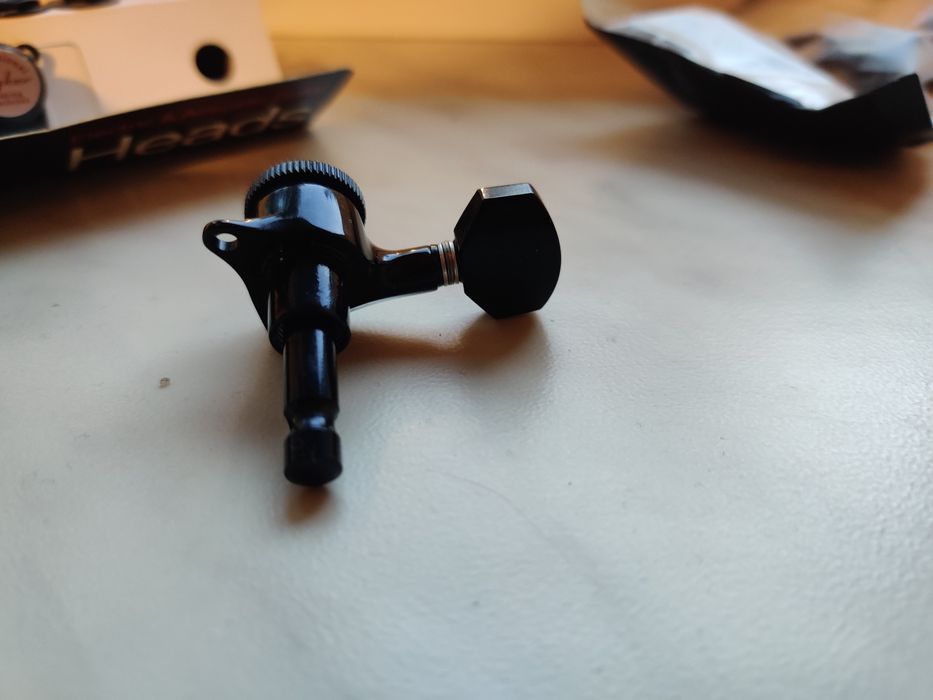 Klucze blokowane Guyker 4R + 4L do gitary 8 strunowej