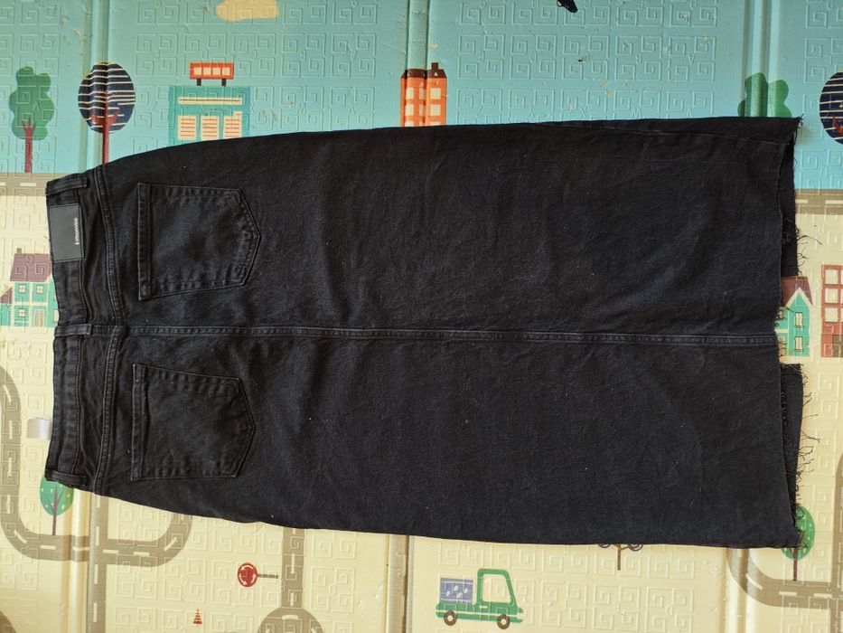 Чорна спідниця Stradivarius