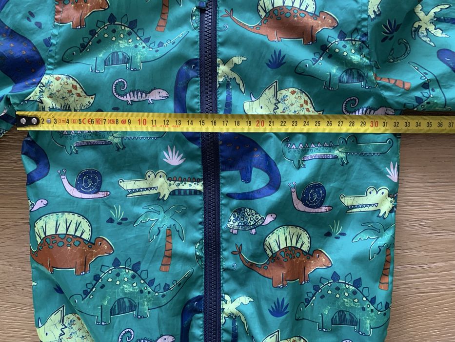 Przejściowa kurtka z dinozaurami