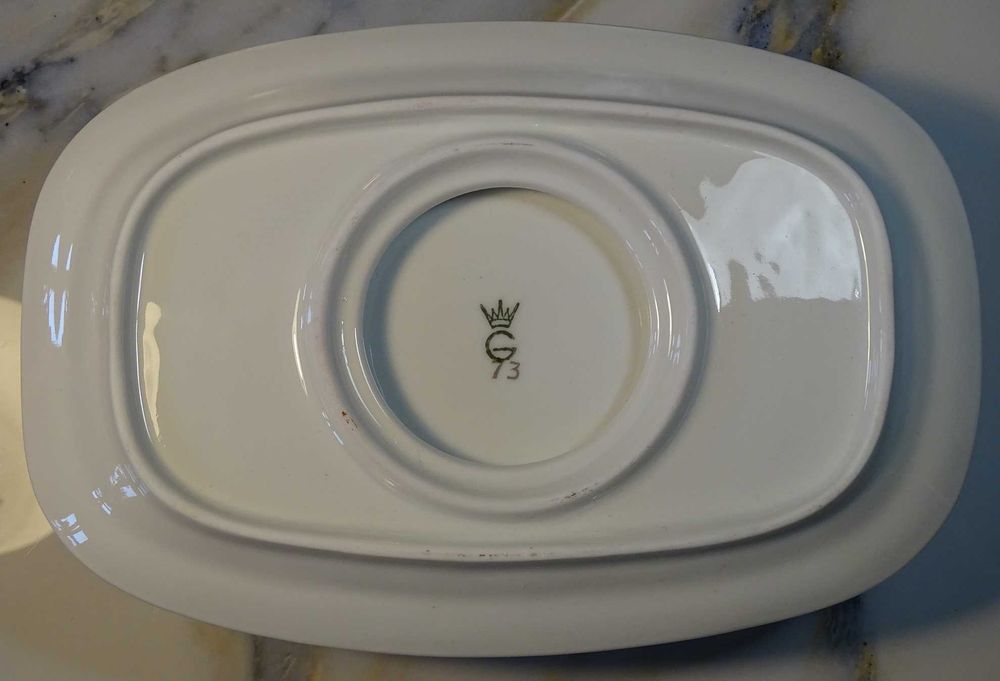 Przedwojenna porcelana Giesche (Katowice): elegancka sosjerka.