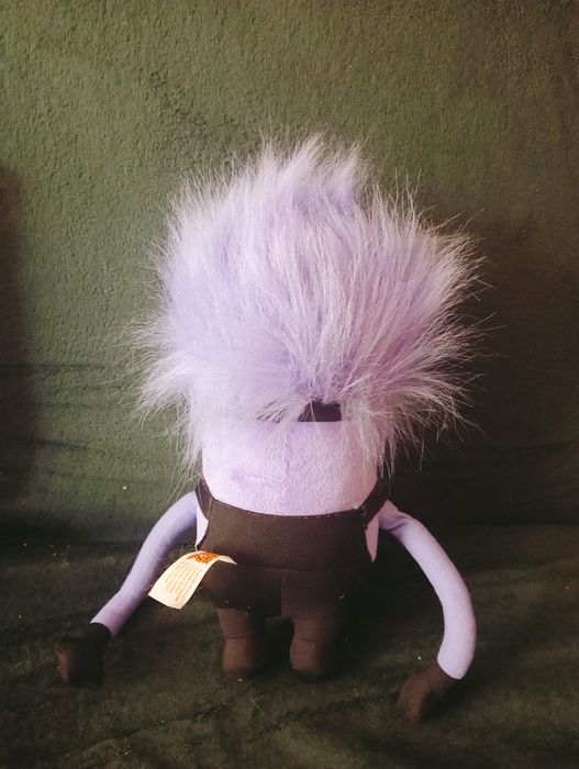 Zły Minionek Fioletowy maskotka