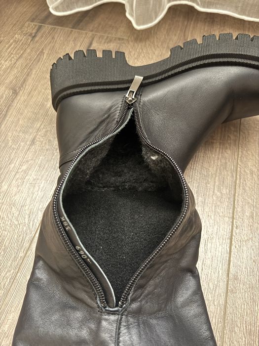 Продам шкіряні зимові високі чоботи ботильйони