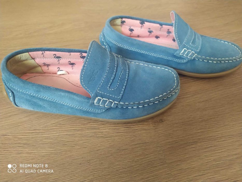 Замшеві лоферы-сліпони. туфлі для школярів. макасини