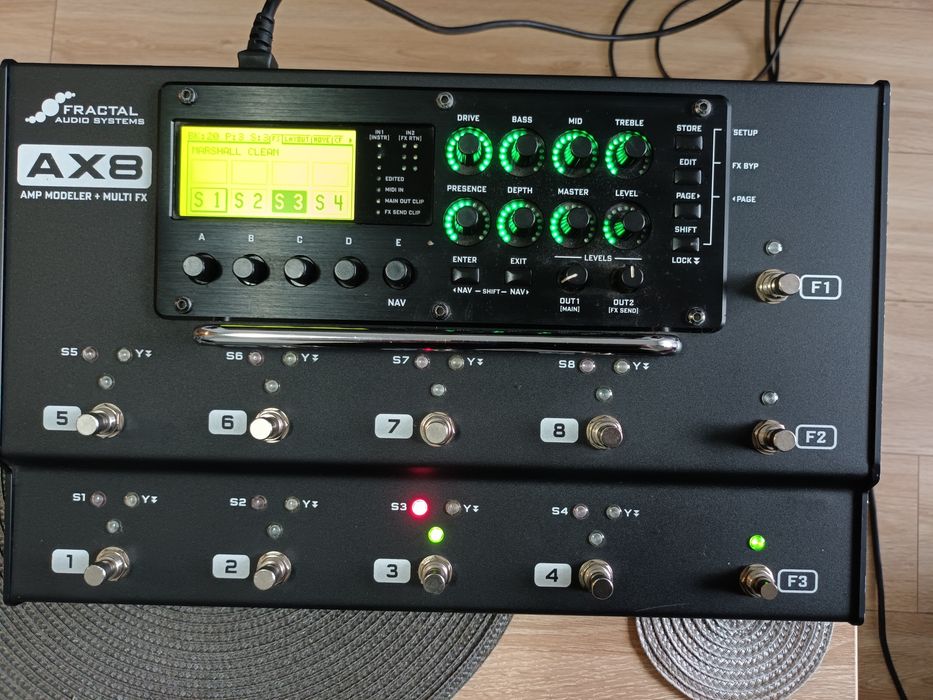 Fractal AX8 modeler z procesorem efektow