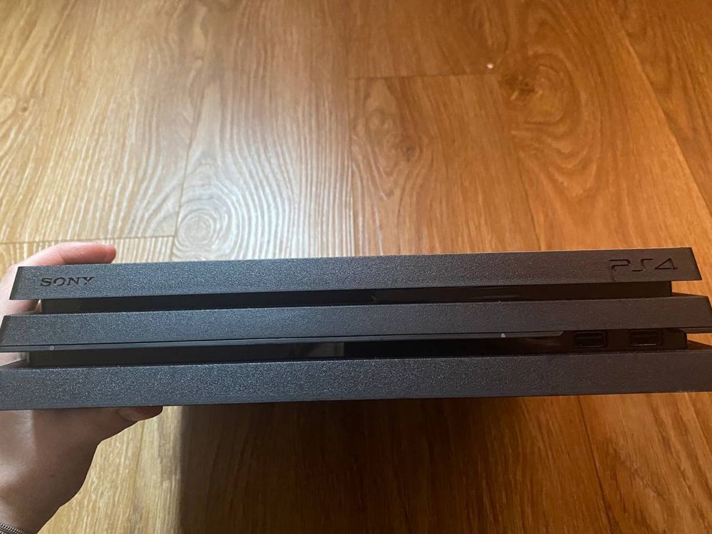 Playstation 4 PRO. 1tb
