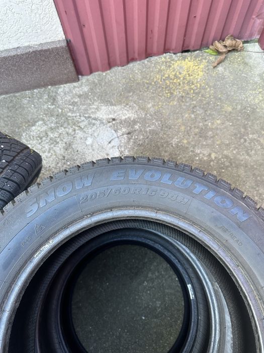 Продам зимову гуму 205.60.16