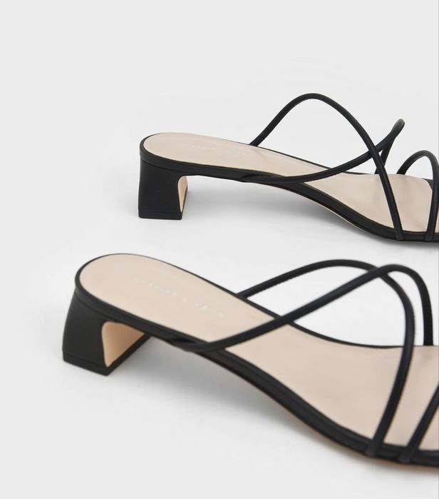 Сандалі , шльопанці meadow з ремінцями charles & keith