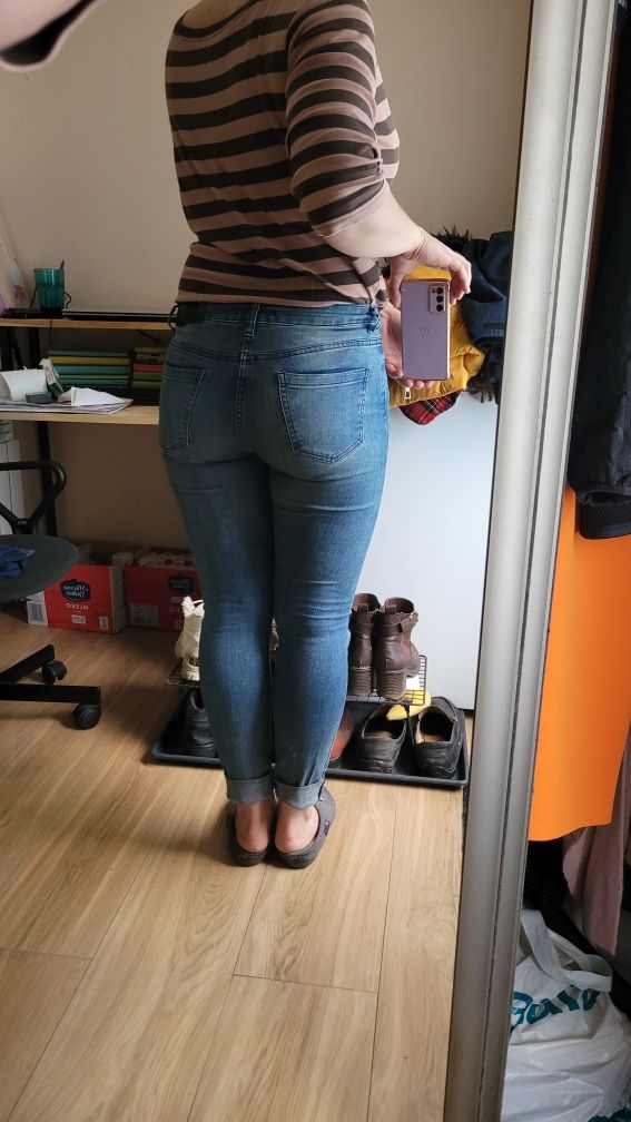 Spodnie jeans z przetarciami