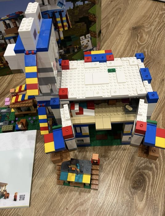 Конструктор LEGO Minecraft Село лами 1252 деталі