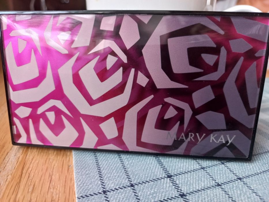 Paletka z cieniami Mary Kay