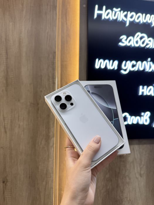 Б/у IPHONE 16Pro 128 White Titanium Neverlock Костюшка,5 igrand