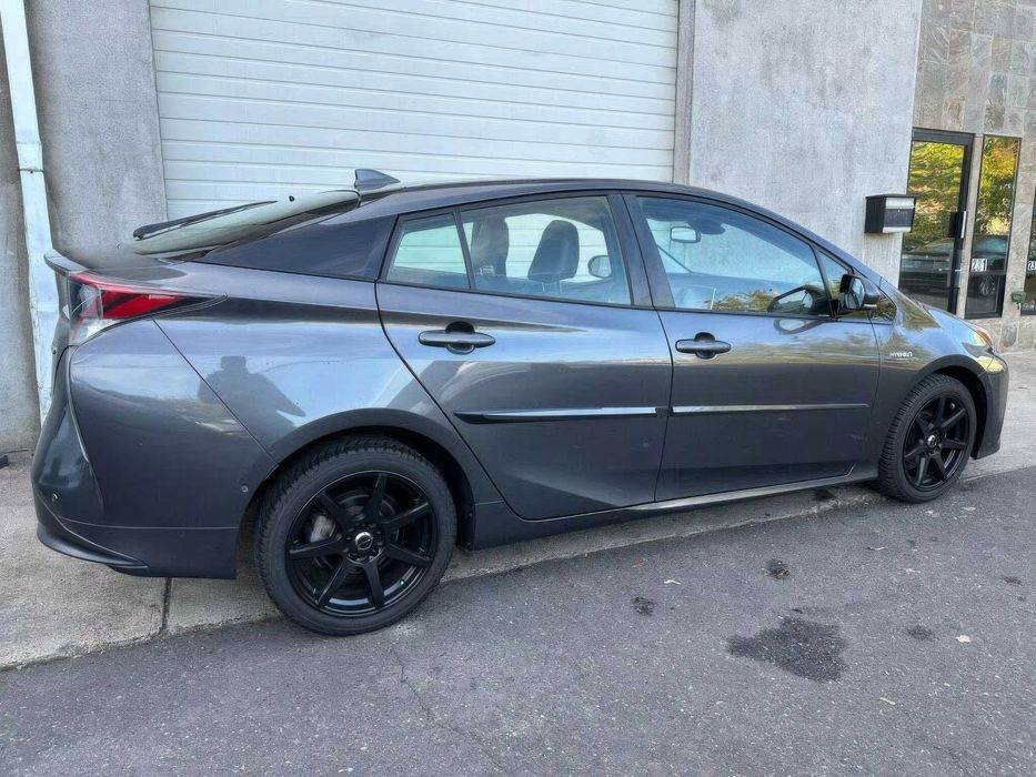 Toyota Prius Four Touring      2018