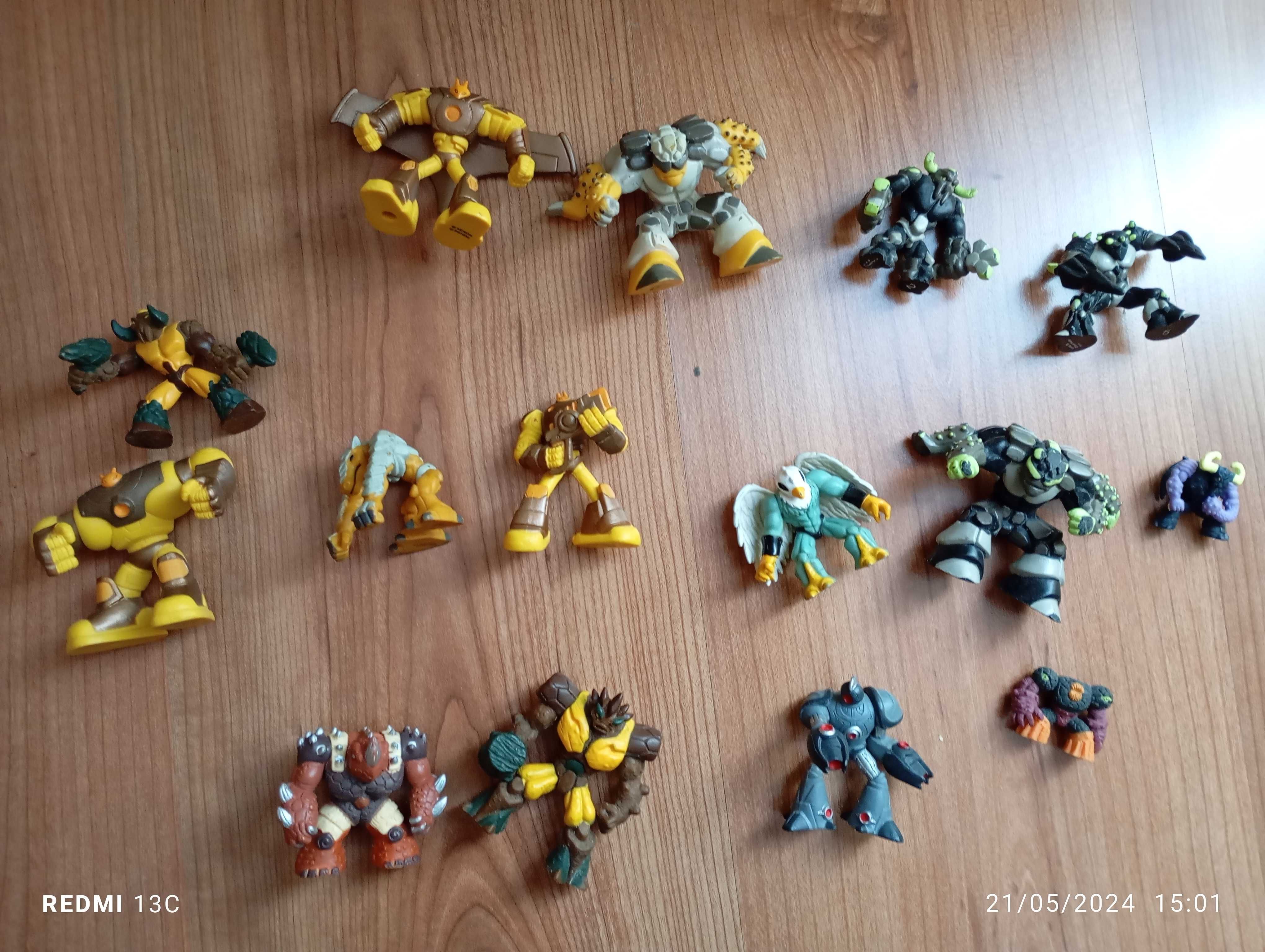 Várias figuras gormitis