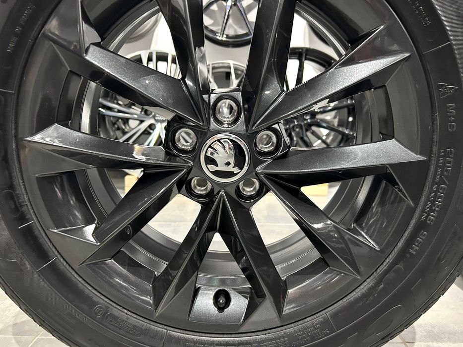 Oryginalne koła zimowe 16 5x100 ET35 Skoda Kamiq 205/60R16 Dębica HP2