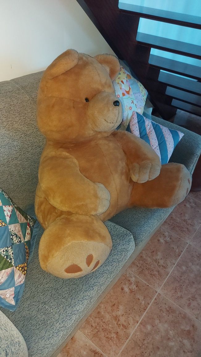 Peluche Grande e Clássico de um Urso