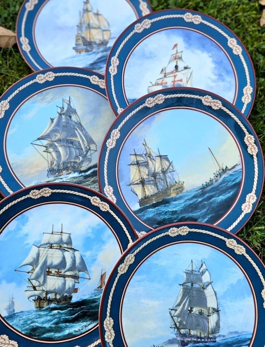Колекційні тарілки Royal Doulton.