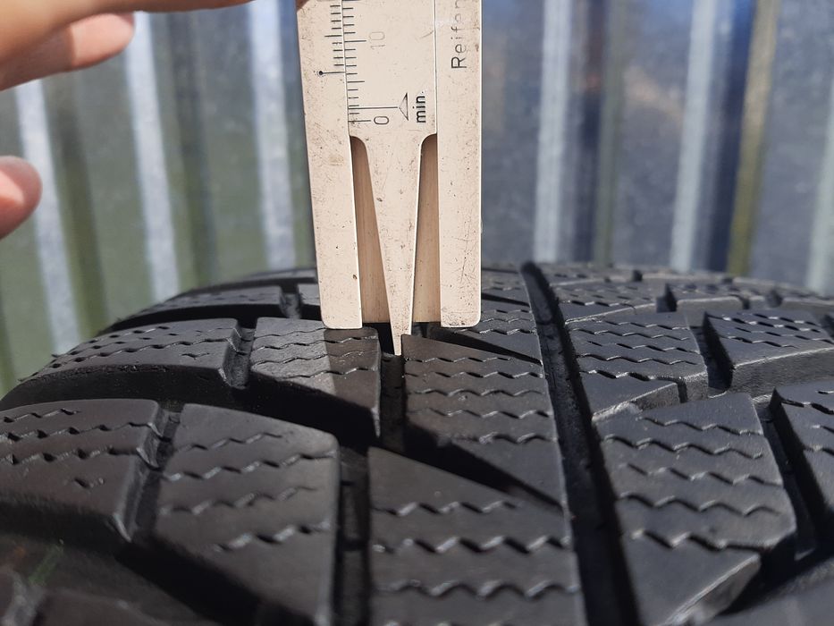 2x Opony zimowe 205/60R16 Bridgestone Blizzak LM001 / 6mm 2018r