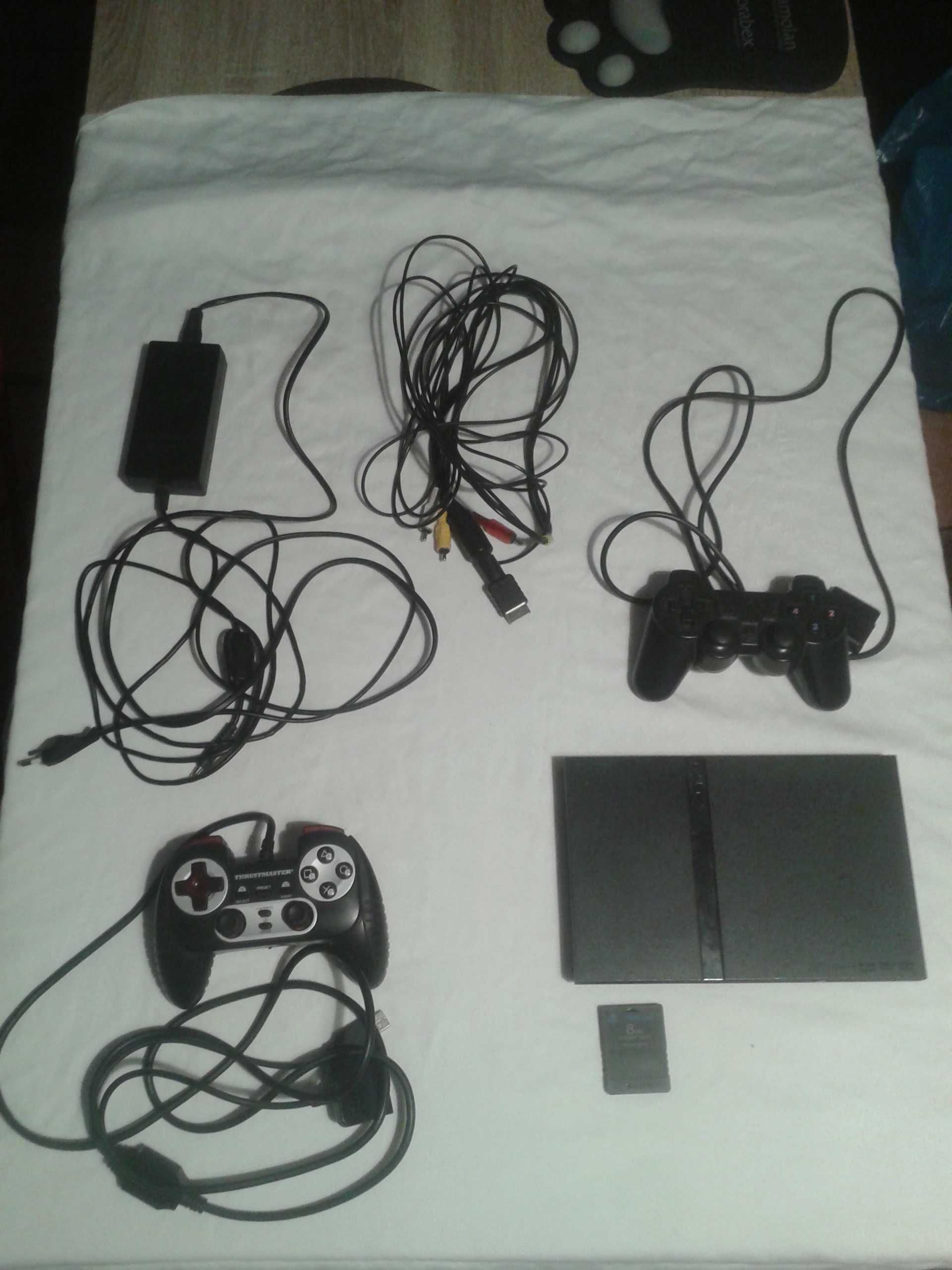 Sprzedam konsole PlayStation2,oryg okablowanie,2pady,karta pamieci.