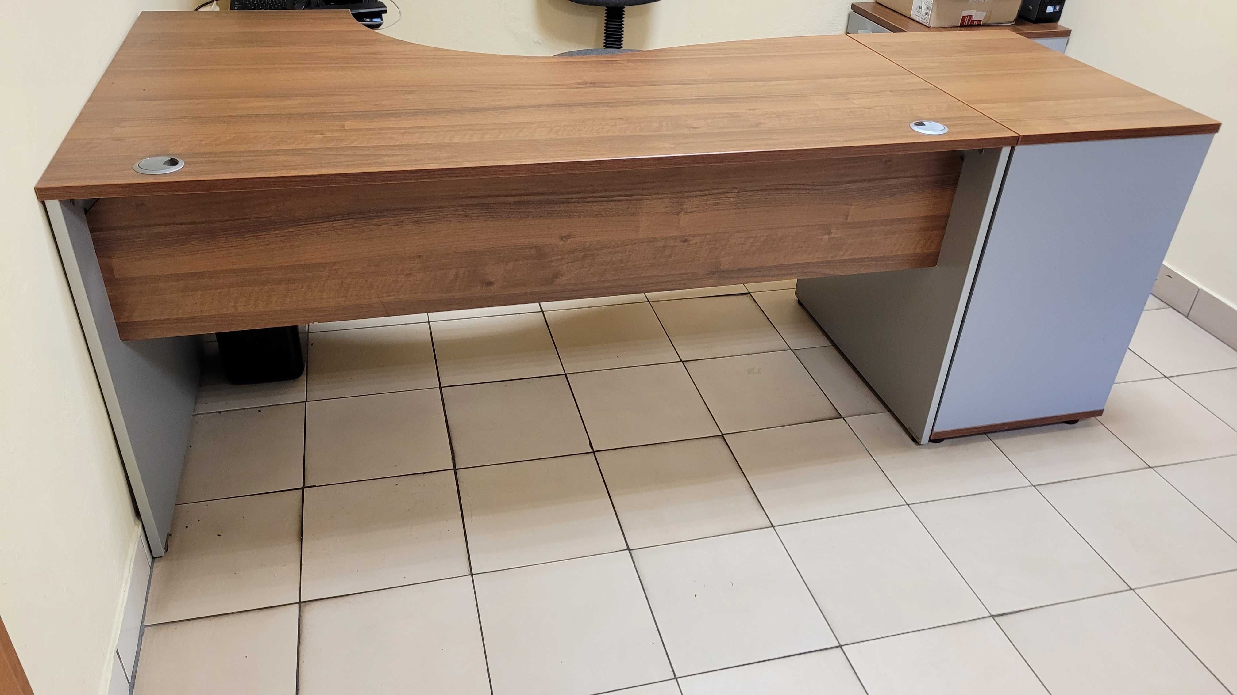 biurko z dostawką i kontenerem