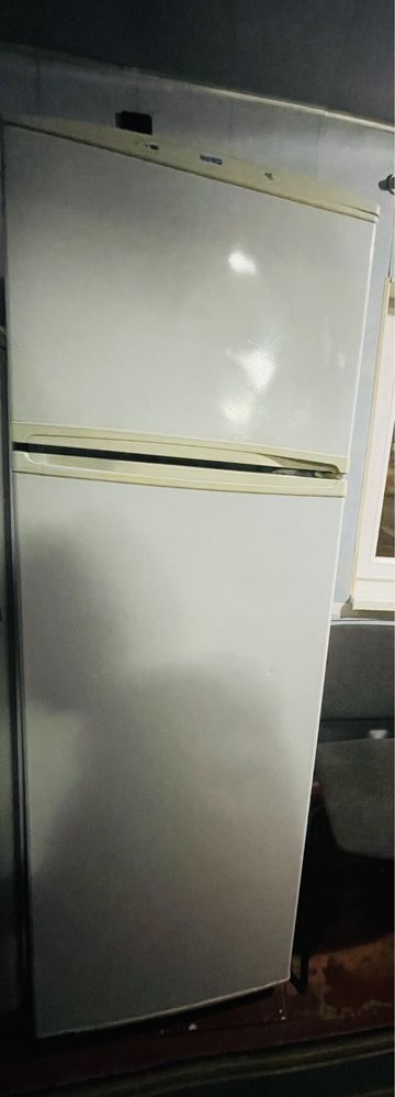 Холодильник, пральна машина, телевізор.