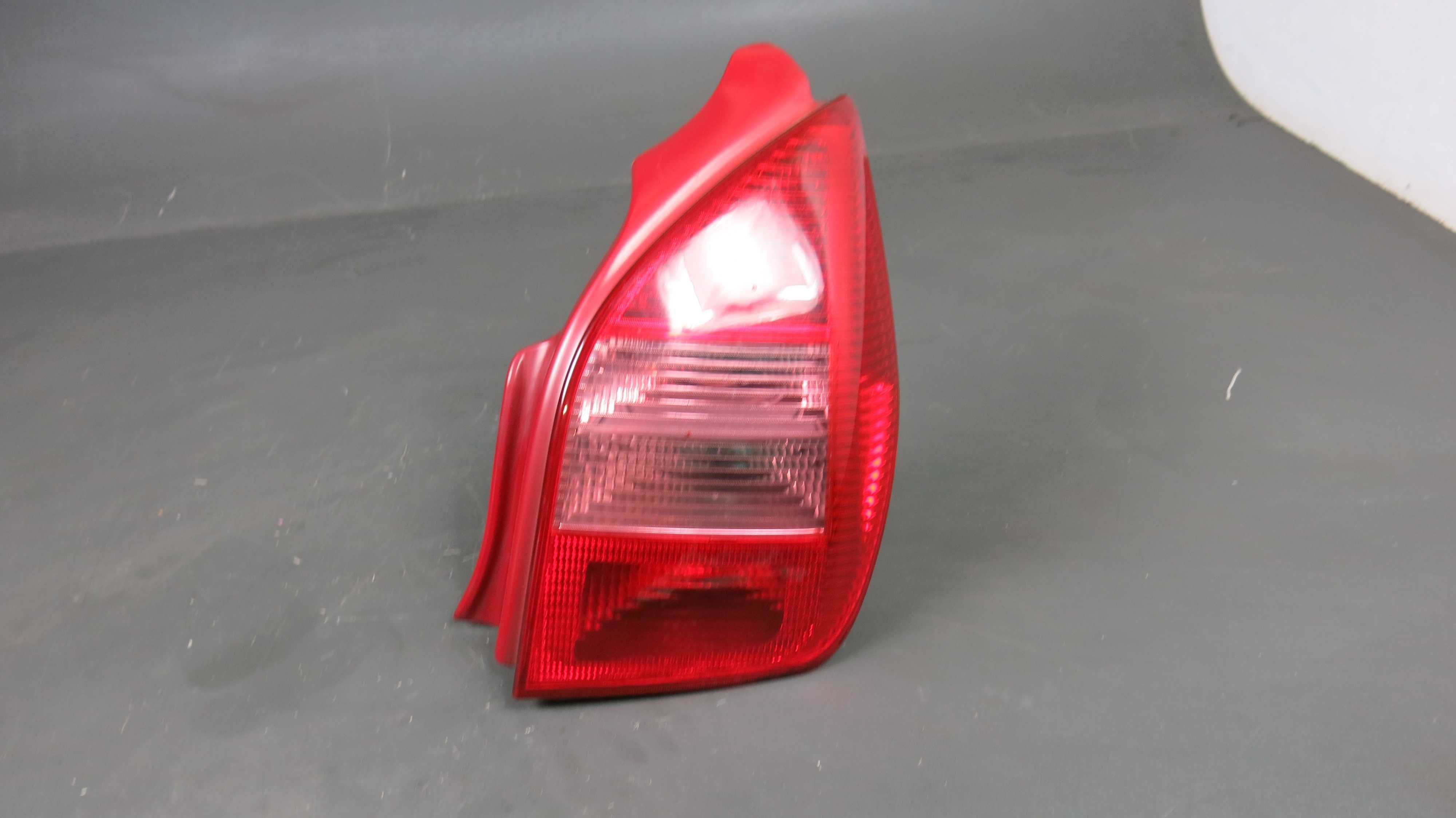 Citroen C2 lampa prawy tył Europa