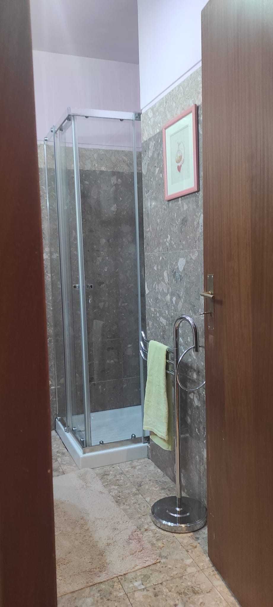 Quarto com wc privativo - Vila Nova Gaia (perto metro)