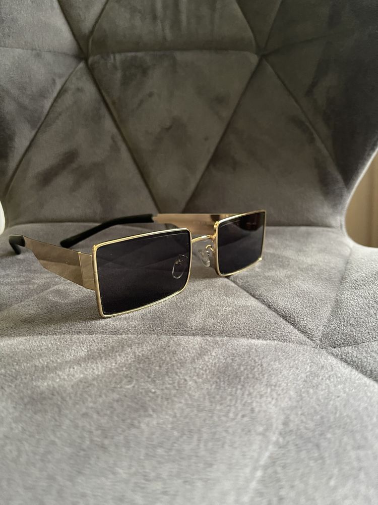 Прямоугольные солнцезащитные очки золотая оправа от estro