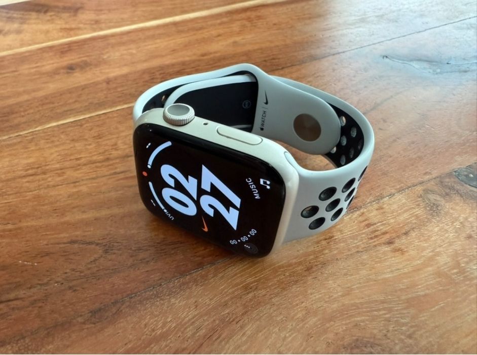 Apple Watch 7 White - Nike edition (жіночі)