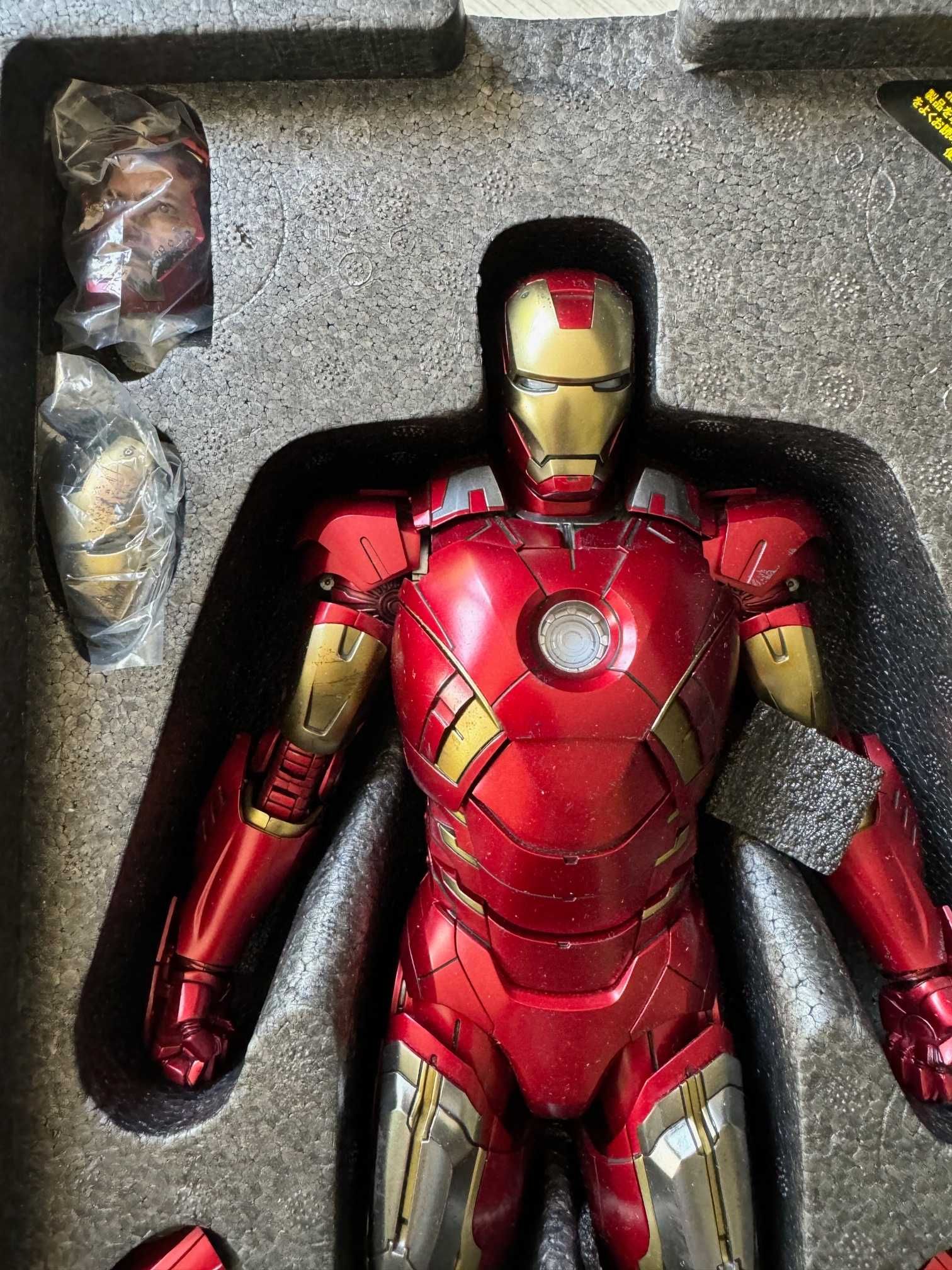 Hot Toys Avengers Iron Man Mark VII