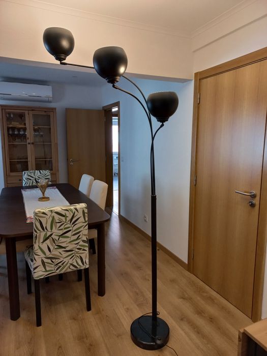 Candeeiro de pé (3 fontes de luz)