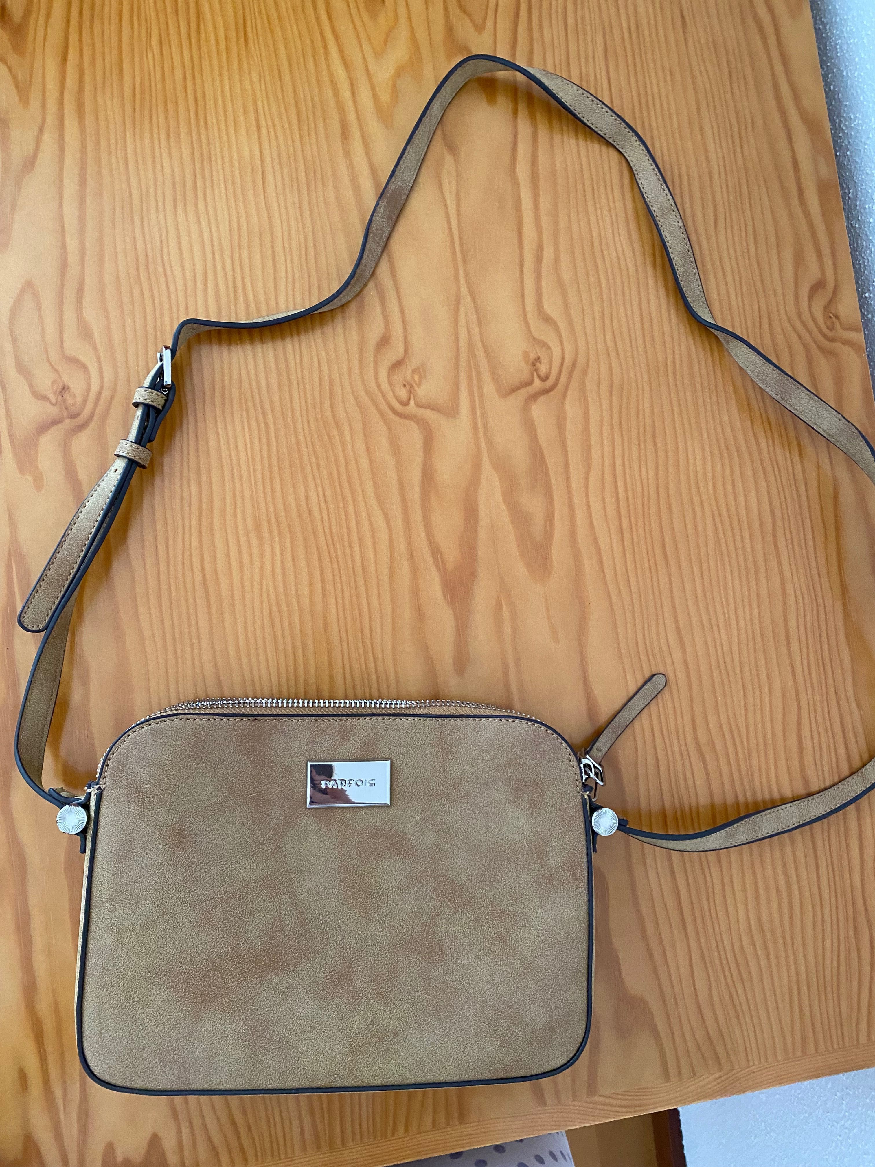 Mala Parfois camel