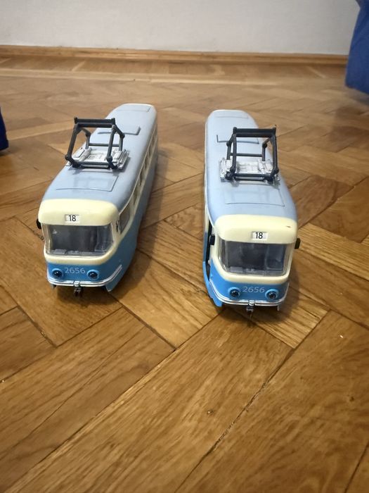 Продам игрушки трамваи  , автобусы,машина доя переноски маленьких маши