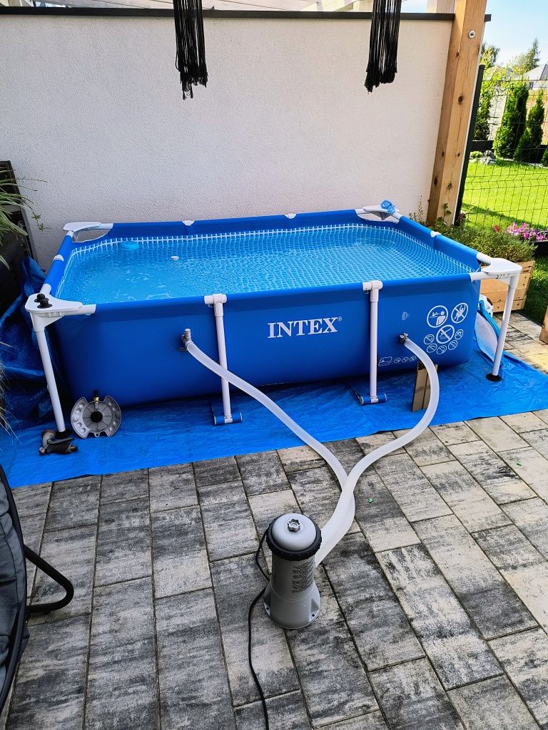 Basen na stelażu INTEX