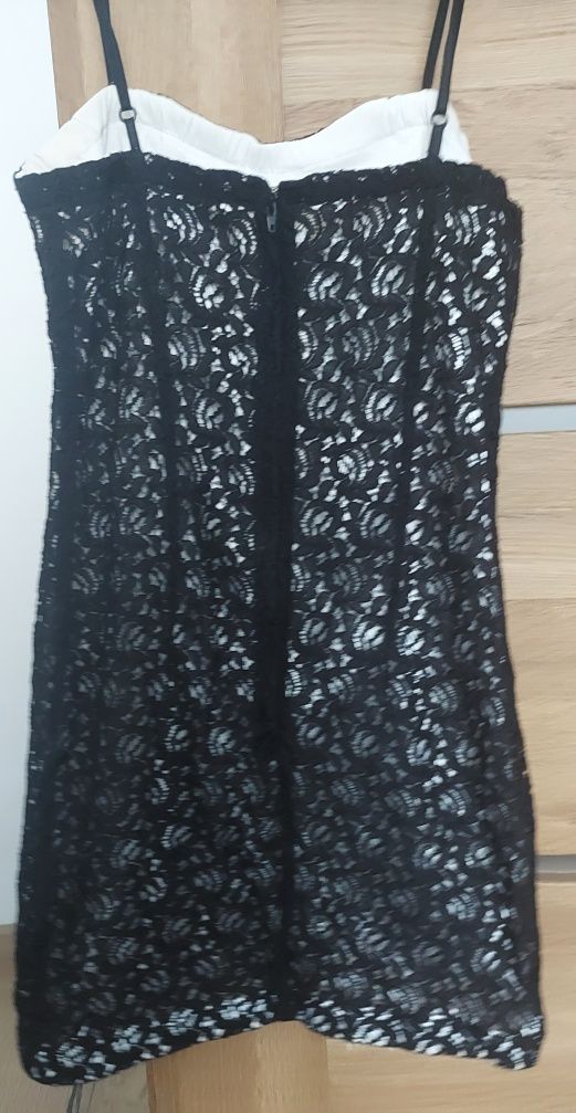 Sukienka koronkowa czarna mini