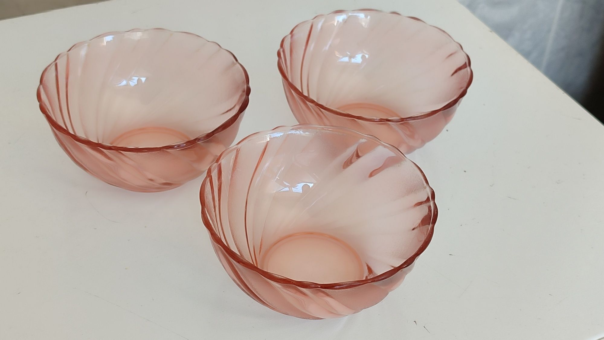 Taças de sobremesa em vidro rosa