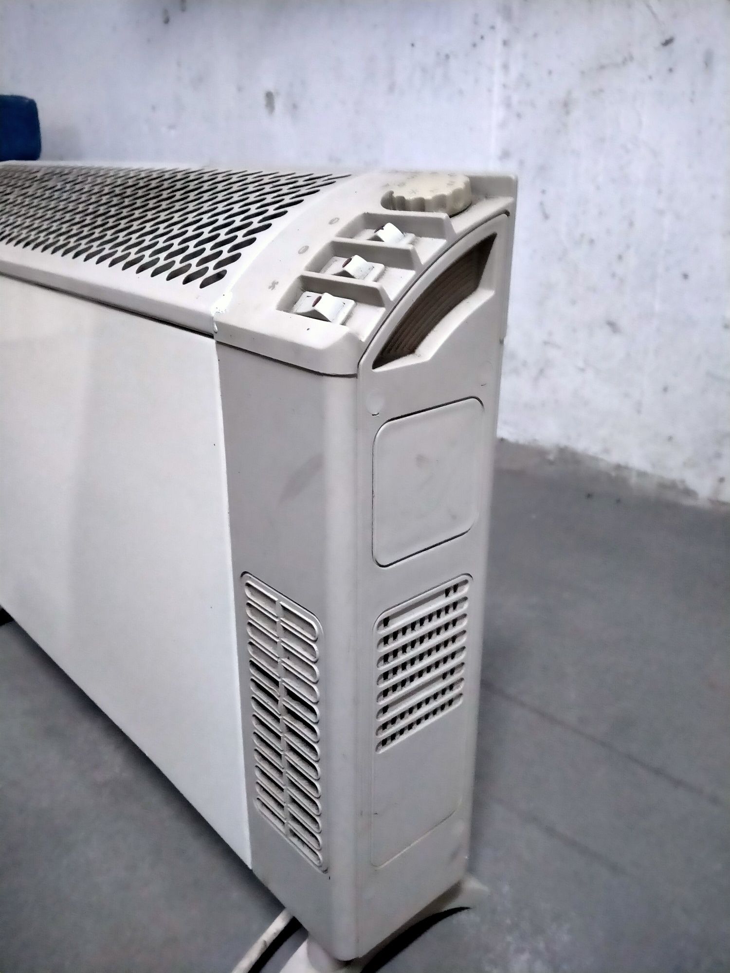 Grzejnik elektryczny Dimplex .