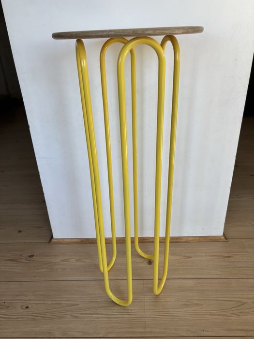 Kwietnik w stylu retro kolorowe lata 60-70, kwietnik z rur ze stali