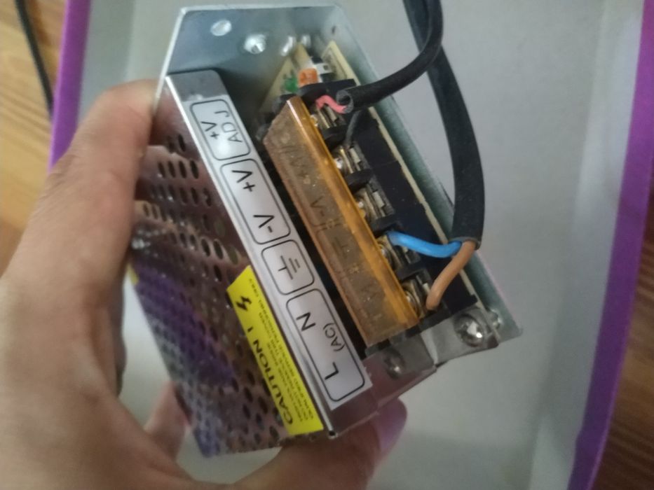 Transformador de corrente, Fonte de alimentação