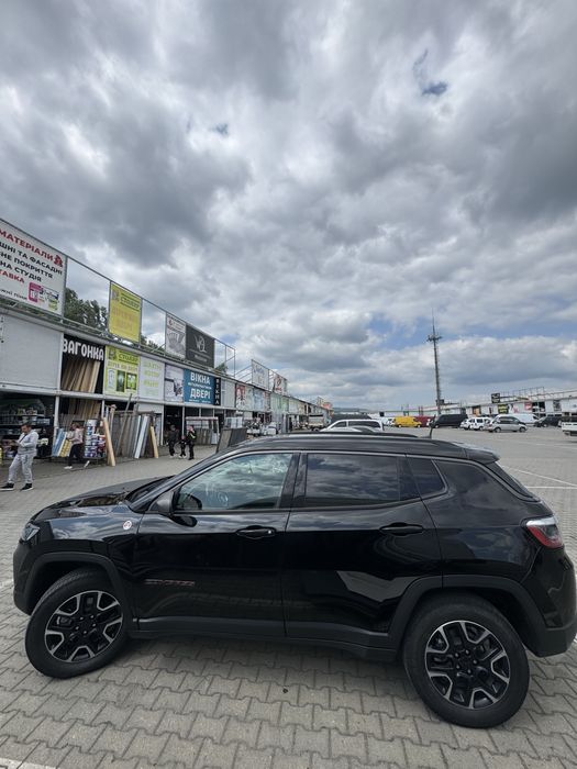 Продам своє авто в хорошому стані jeep compass trailhawk
