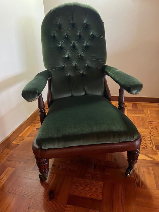 Cadeira de braços reclinável